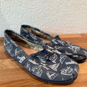 Toms Dark Blue Nautical Print Slip-Ons size 7